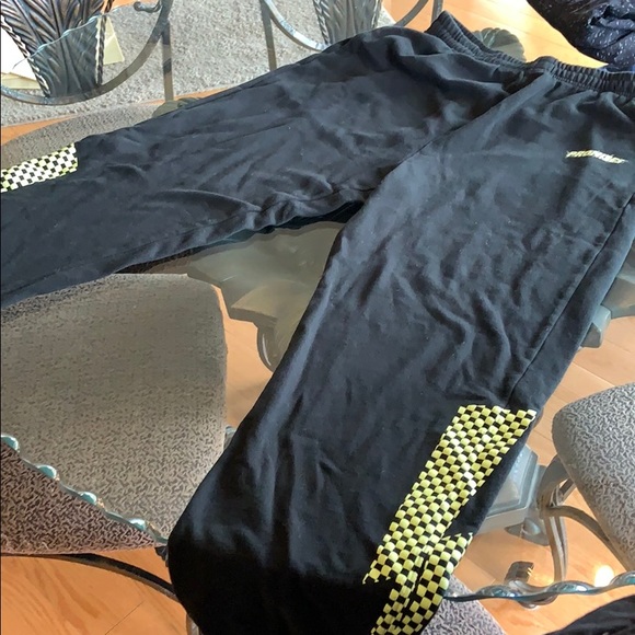 Broken promises sweatpants - Picture 2 of 2